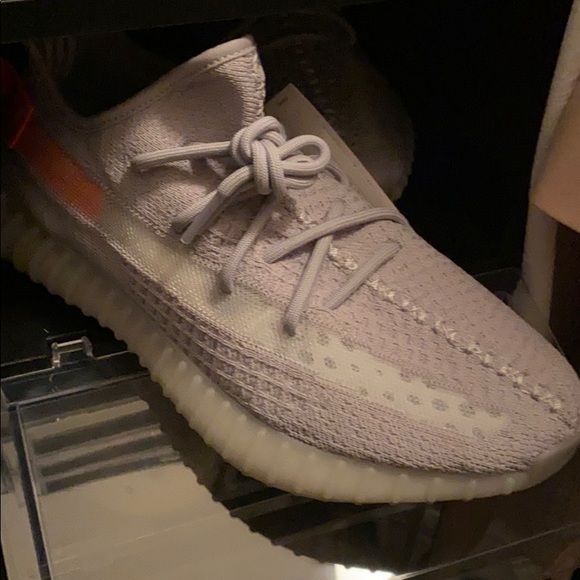 65 pairs of yeezys ( brand new ) - Picture 16 of 16